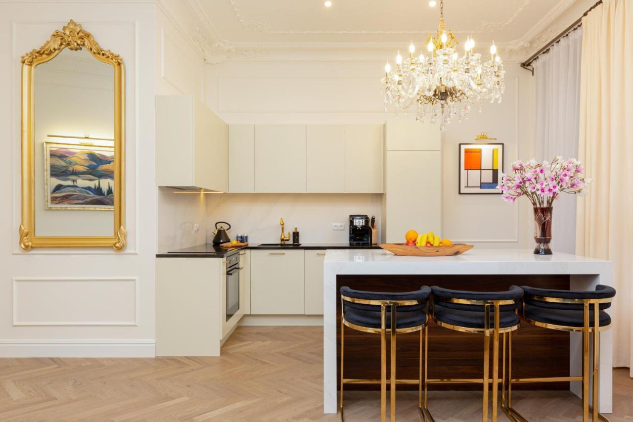 Royal Apartment Kopernika By Renters Prestige Warsaw Luaran gambar