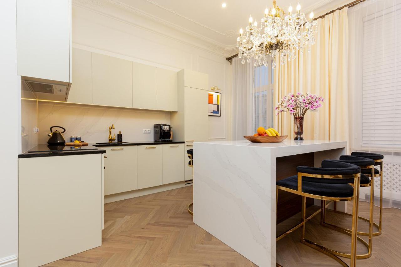 Royal Apartment Kopernika By Renters Prestige Warsaw Luaran gambar